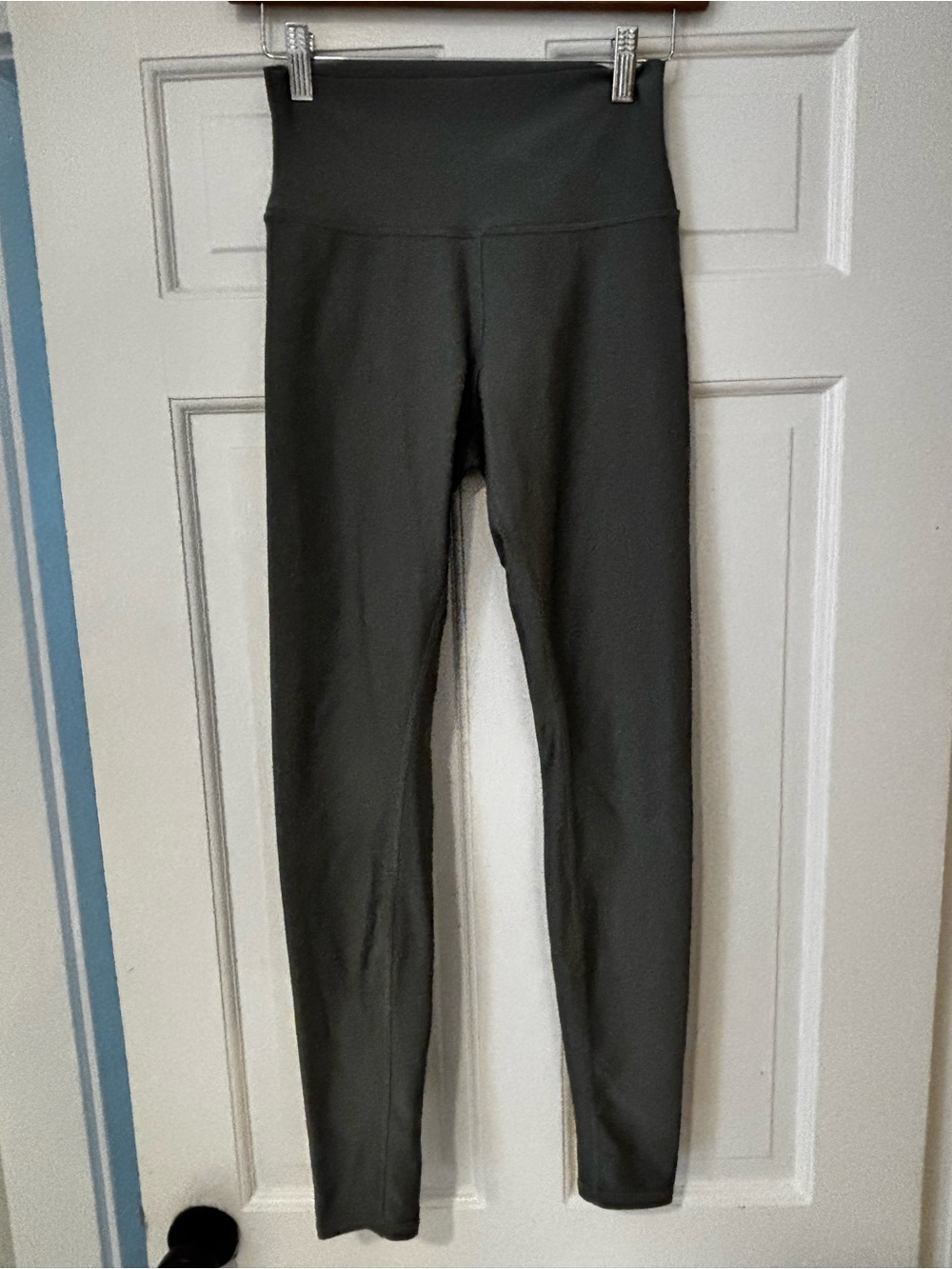 ALO Yoga High-Waist Leggings in metallic green